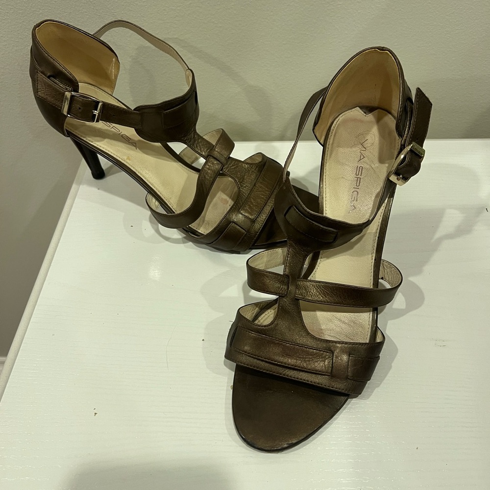 Via spiga bronze metallic Strappy heels. Size 8W